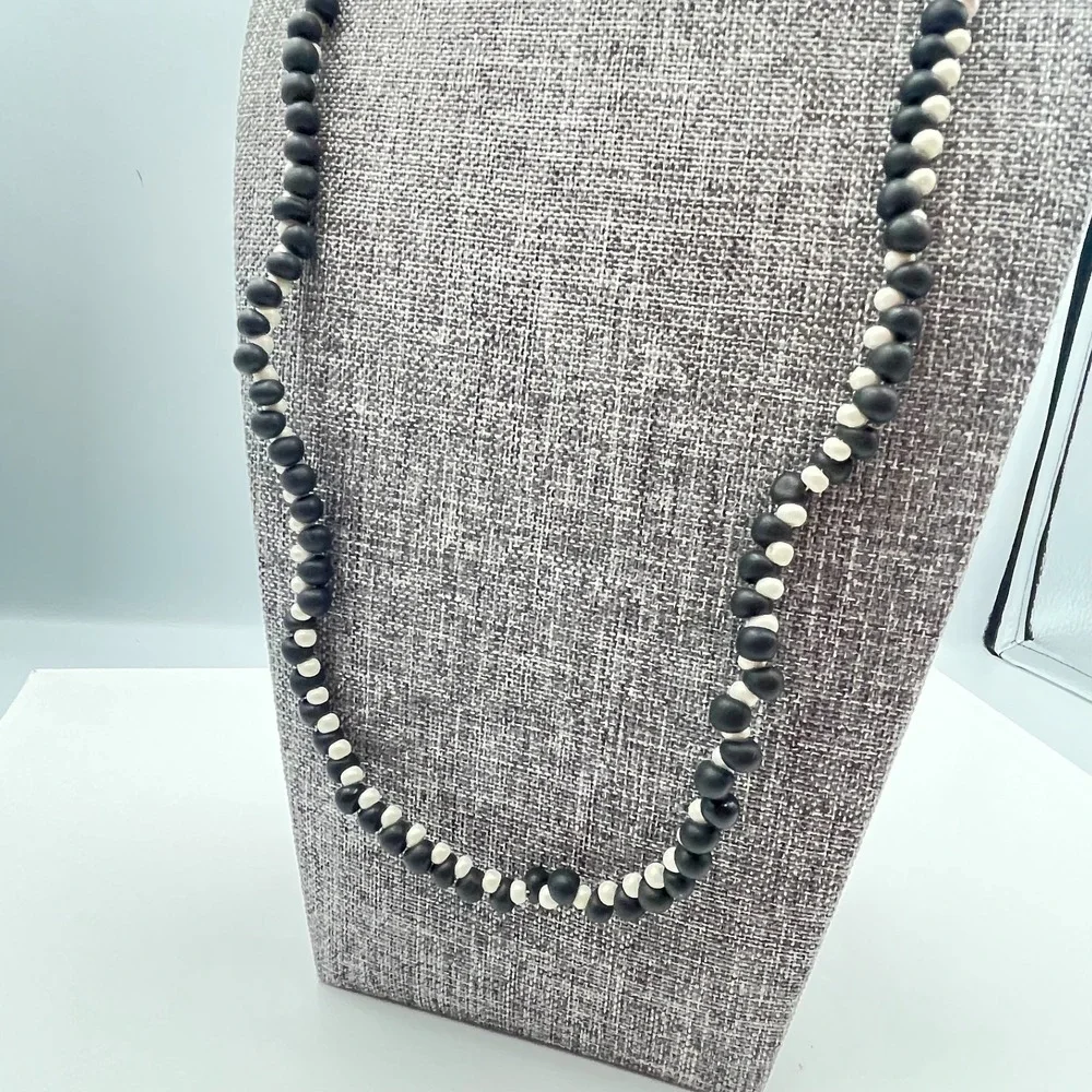 Vintage 90s Y2K Black White Matte Bead Necklace Boho Women's Classic Jewelry